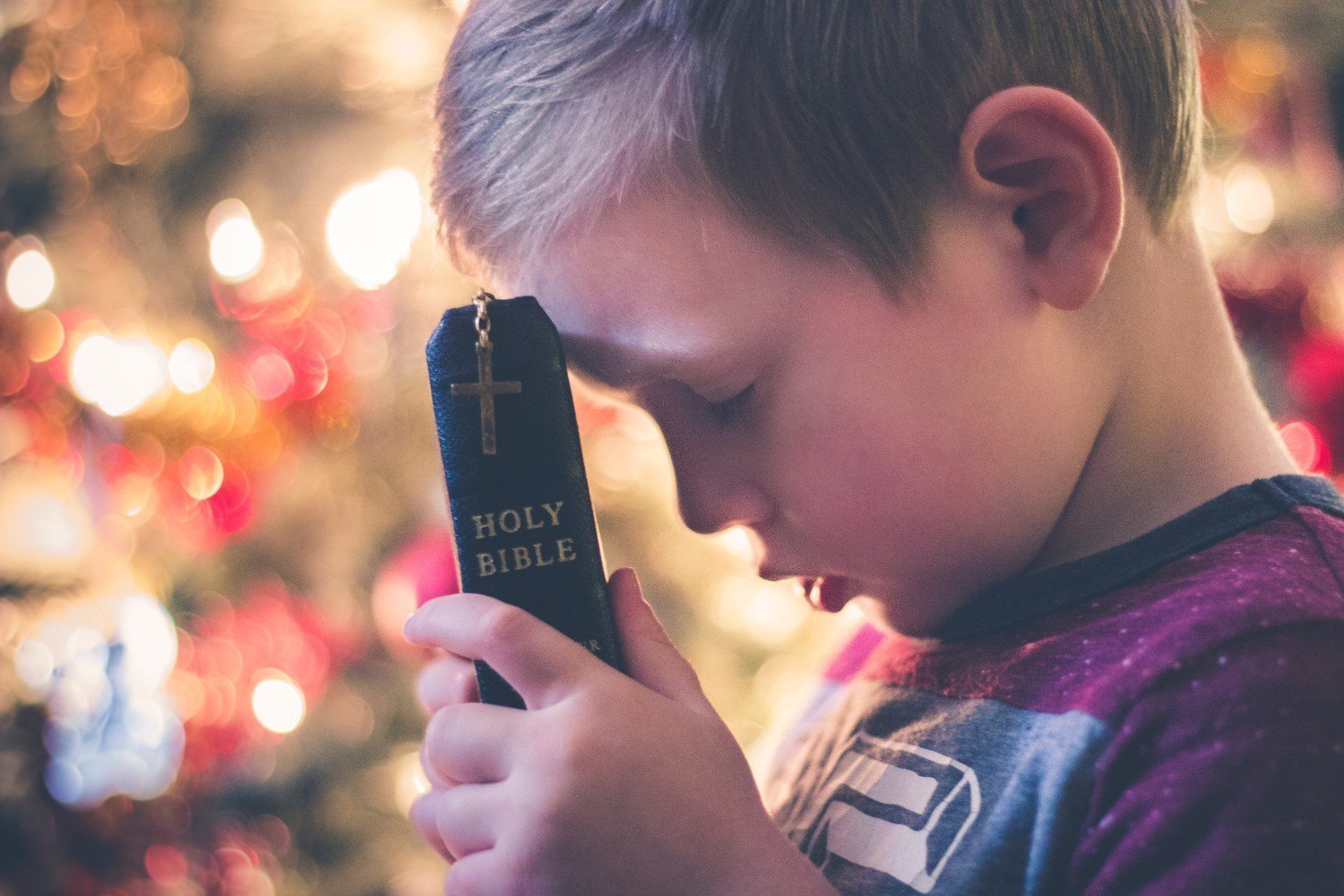 boy-praying-with-bible