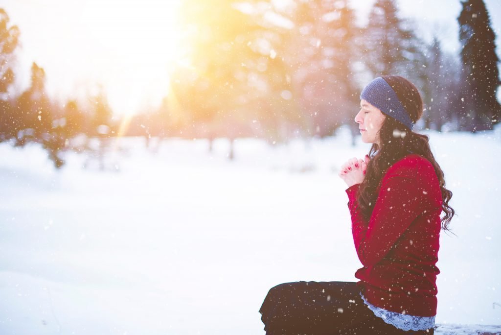woman-praying-in-snow