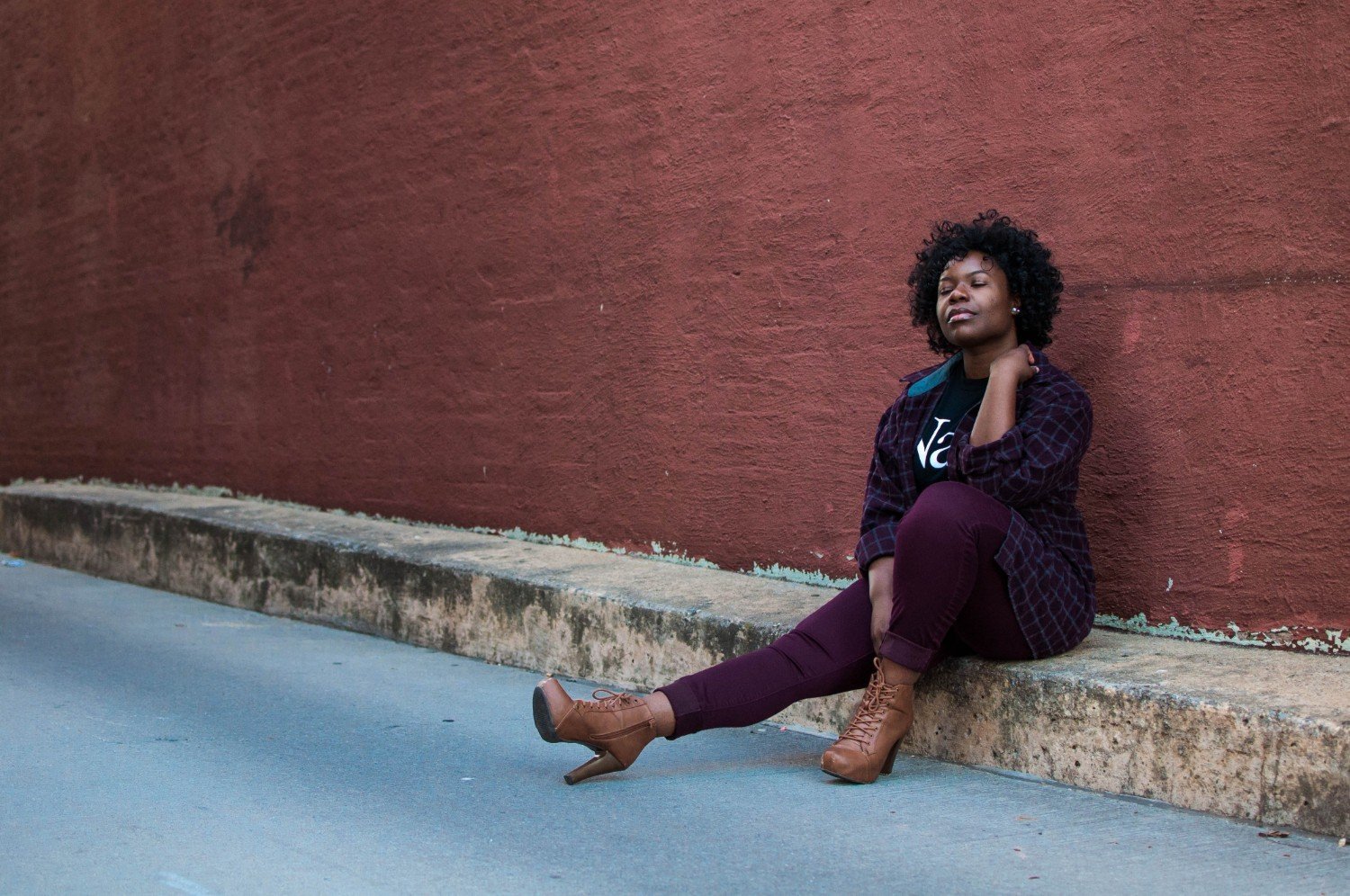 woman-sitting-against-wall