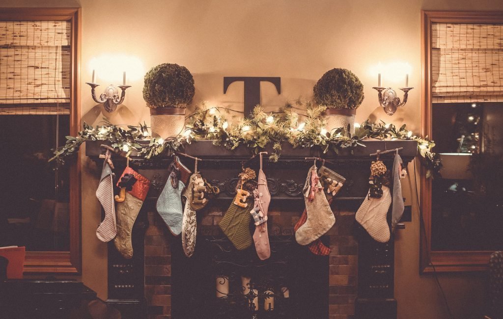 christmas-stockings-on-mantle